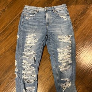 AMERICAN EAGLE MOM JEANS